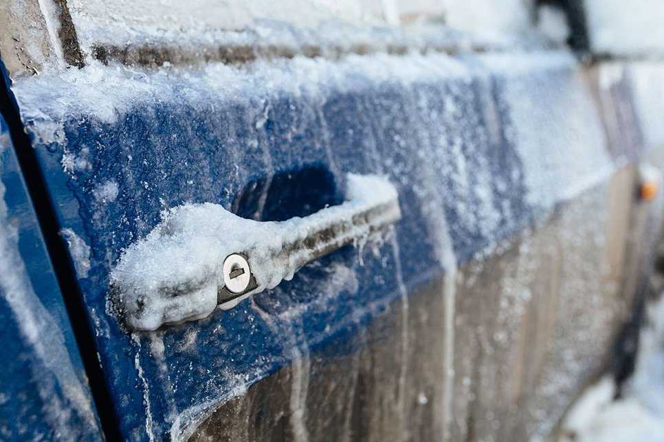 Что делать, если замёрзли замки в машине?