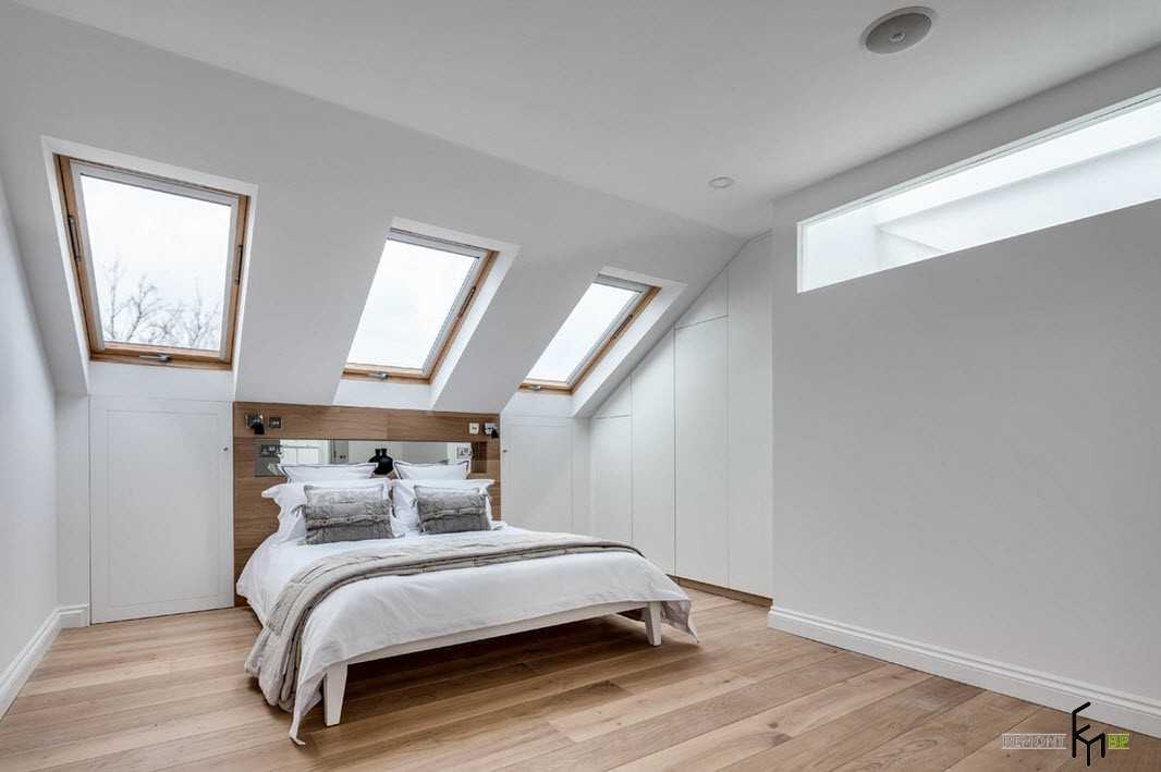 Спальня в мансарде со скошенным потолком: дизайн, варианты планировки (100+ фото)