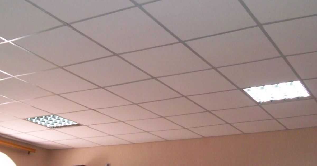 Плитка на потолок: виды и особенности монтажа