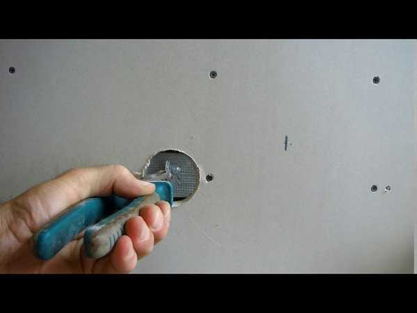 Как заделать дыру в гипсокартоне на стене