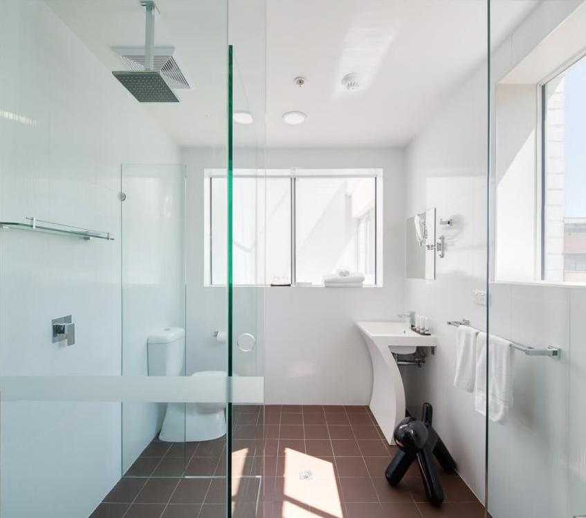 Лучший натяжной потолок в ванной комнате - 130 фото примеров стиля