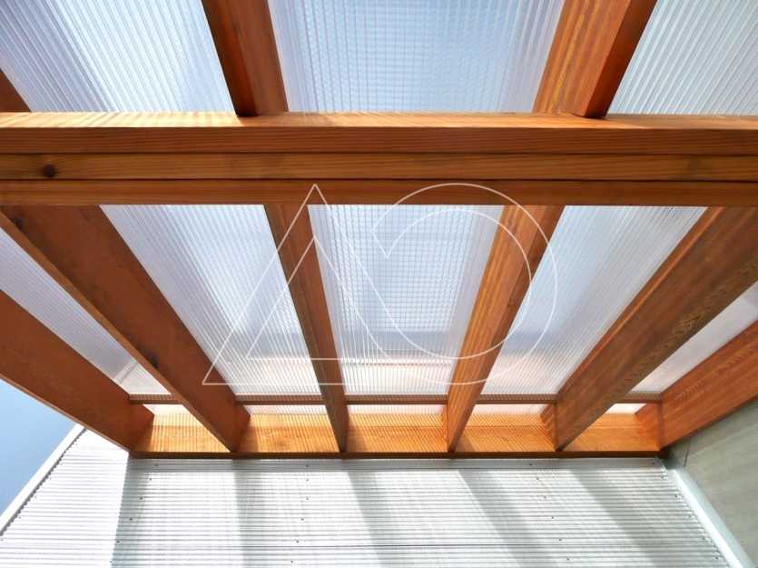 Потолок из сотового поликарбоната - особенности, плюсы и минусы
