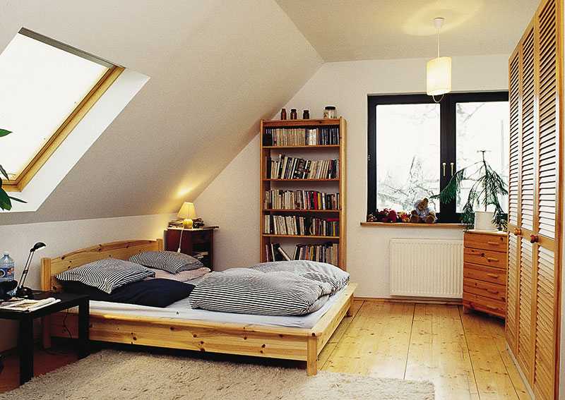 Скошенный потолок в интерьере: лучшие дизайнерские решения