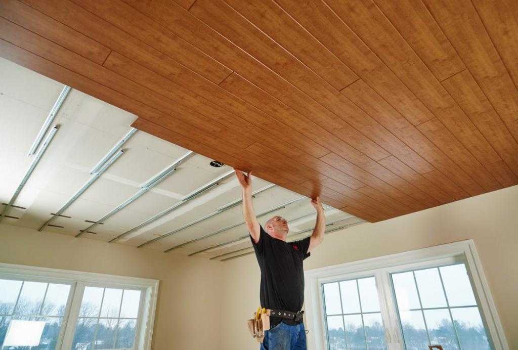 Как сделать потолок в деревянном доме: устройство потолка в доме из бруса своими руками, как сделать правильно потолок в брусовом доме, делаем замену потолка, монтаж конструкции