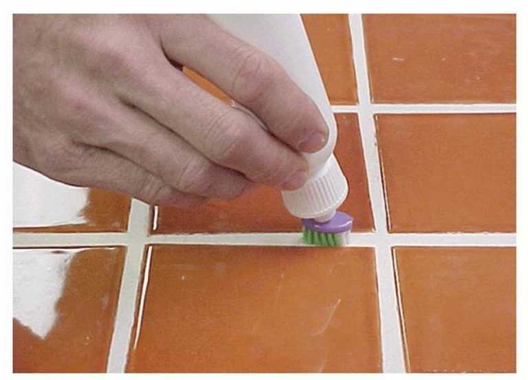 Как обновить швы между плиткой в ванной: 10 лучших способов + инструкции, затирка швов плитки,чем замазать, швы почернели что делать, замазка, как поменять затирку, реставрация.