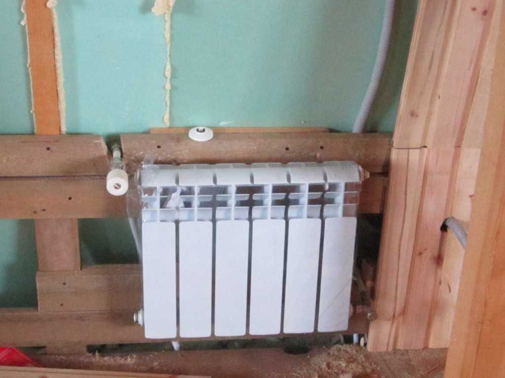Как установить батарею отопления в частном доме. монтаж и подключение радиаторов отопления своими руками