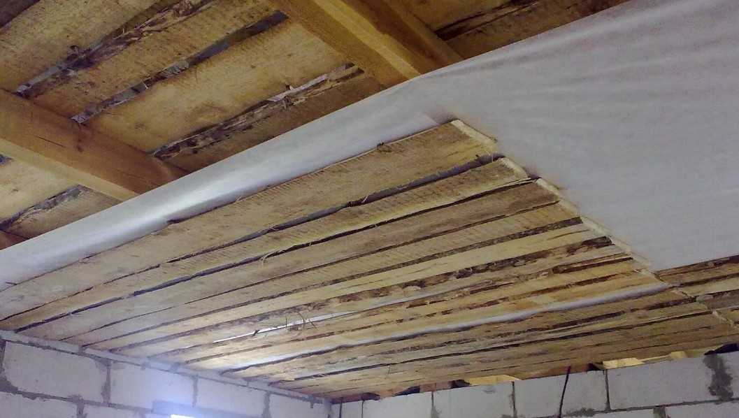 Отделка потолка (72 фото): деревянные варианты покрытий для квартиры, чем отделать, виды современных материалов