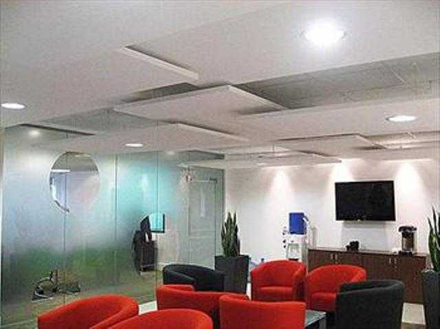 Дизайн потолка в зале