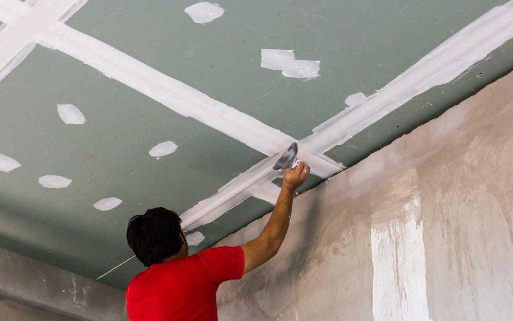 Как покрасить потолок после побелки – руководство для домашних умельцев