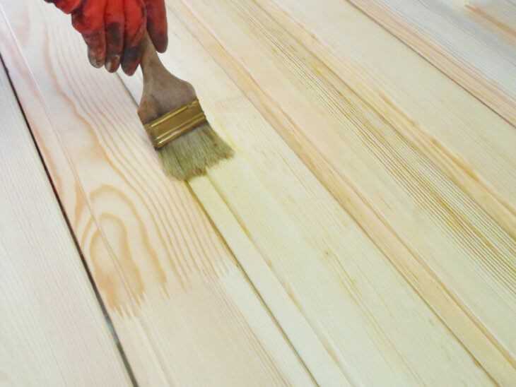Чем покрыть деревянный пол: как обработать половую доску, покрытие воском и маслом сосны, обработка дерева