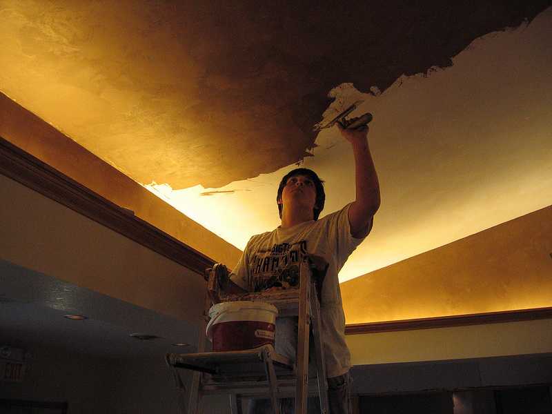 Как шпаклевать гипсокартонный потолок: детальная инструкция