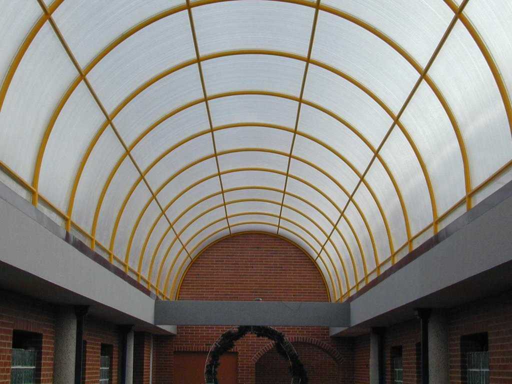 Потолок из поликарбоната с подсветкой
