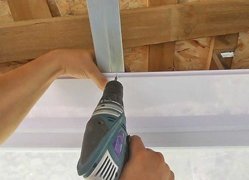 Потолок из пластиковых панелей своими руками: пошаговая инструкция, как сделать монтаж подвесной конструкции, правильно установить полотна и собрать каркас самому