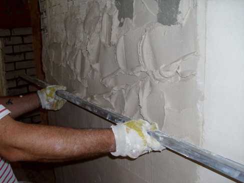 Штукатурка потолка своими руками - особенности проведения работ
