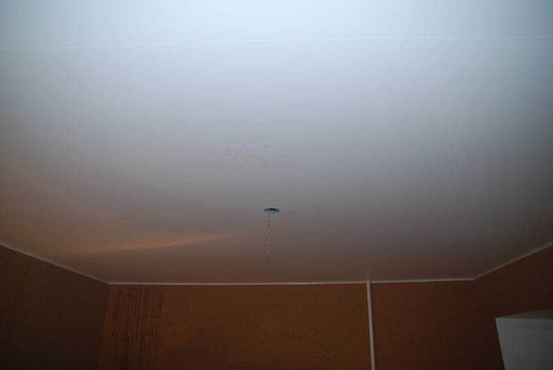 Натяжной потолок со стыком