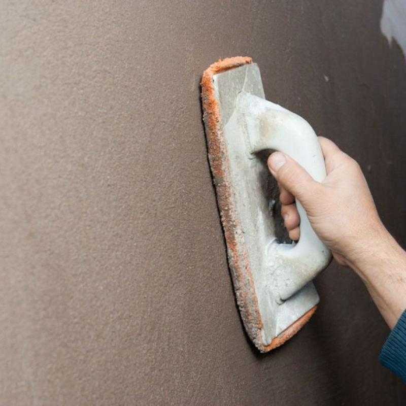 Как правильно шкурить потолок или стену после шпаклевки