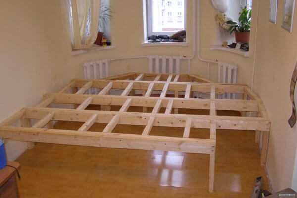 Кровать-подиум своими руками: как сделать в квартире (пошаговая инструкция)