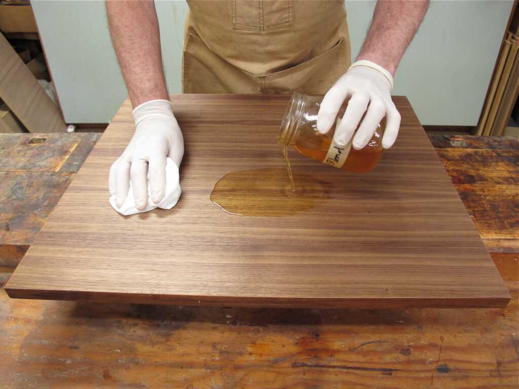 ?каким лаком покрыть деревянный стол и как правильно его наносить - блог о строительстве