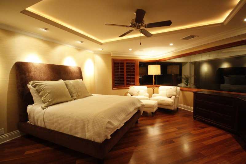 Натяжной потолок в спальне – монтаж и применение современного цвета и узора (75 фото)
