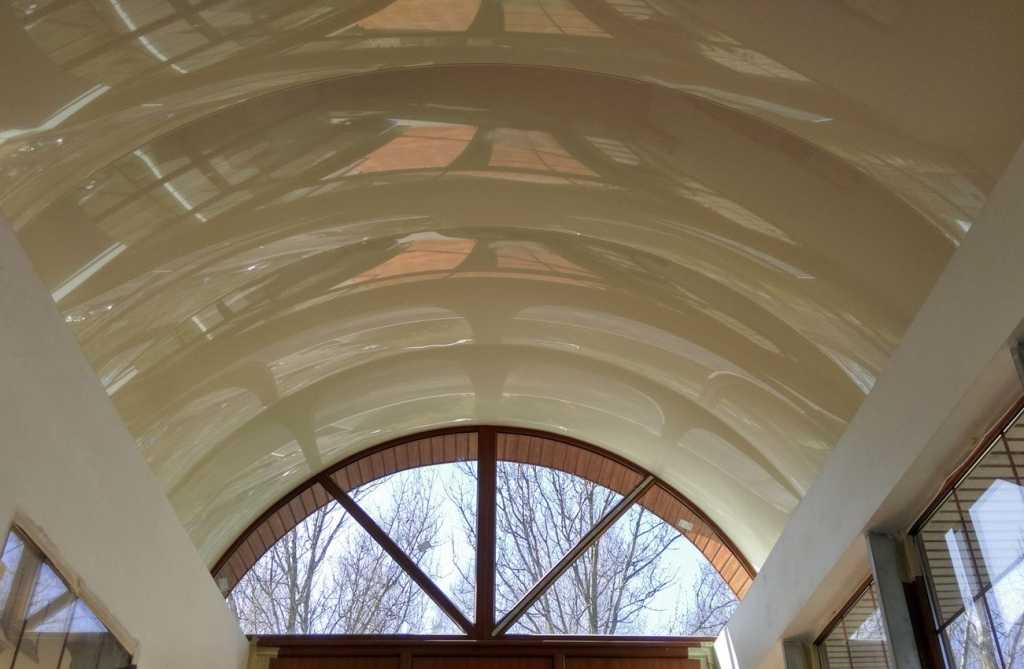 Текстурный натяжной потолок: имитация дерева, штукатурки, парчи, зеркала, бетона, кожи, шелка и др.