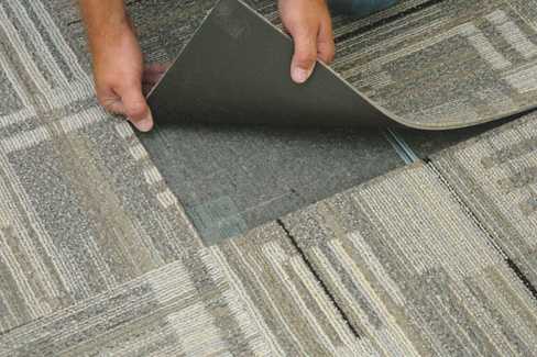 Как стелить ковролин на деревянный пол: способы укладки ковролина