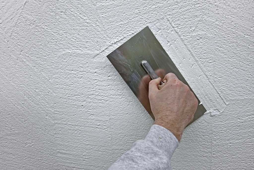 Как своими руками выполнить шпаклевку потолка