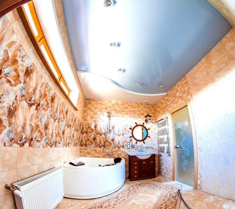 Натяжной потолок в ванной — виды полотен, рекомендации по выбору, фото лучшего дизайна