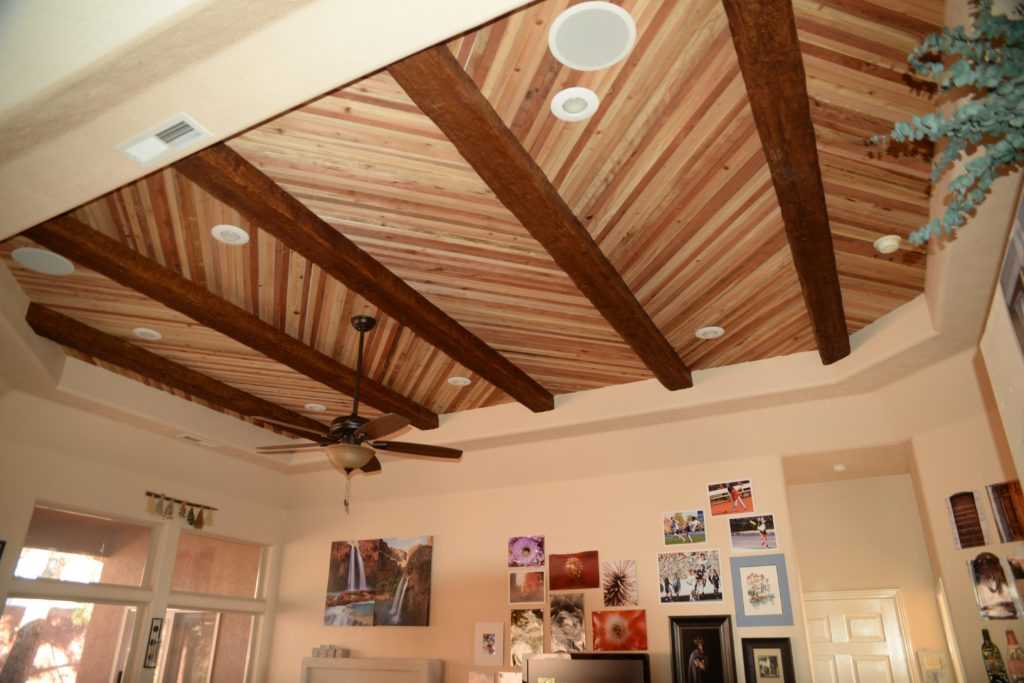 Какие виды отделки потолка в деревянном доме своими руками: обзор и идеи- виды +видео