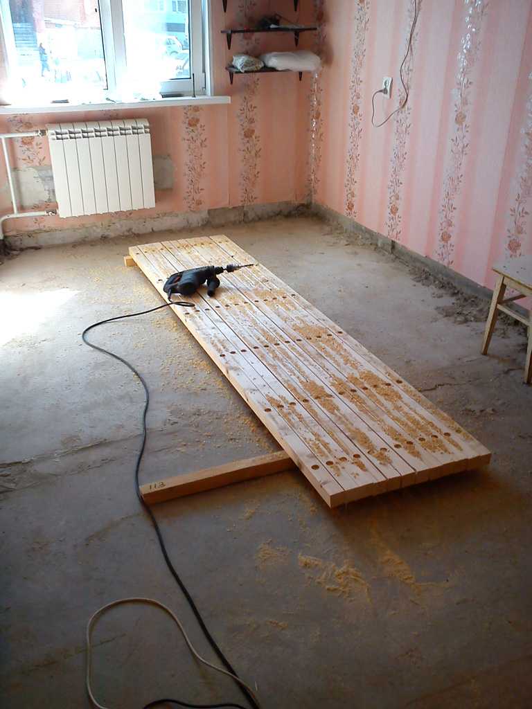Как выровнять деревянный и бетонный пол под ламинат своими руками