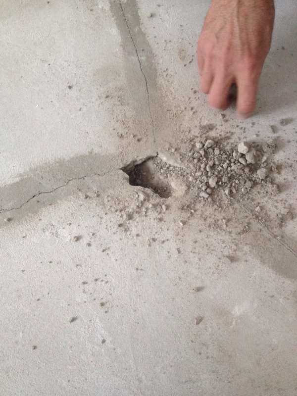 Технология проведения топпинговых работ Как и чем правильно обеспыливать бетонные полы Особенности выбора упрочняющих пропиток и правила их применения