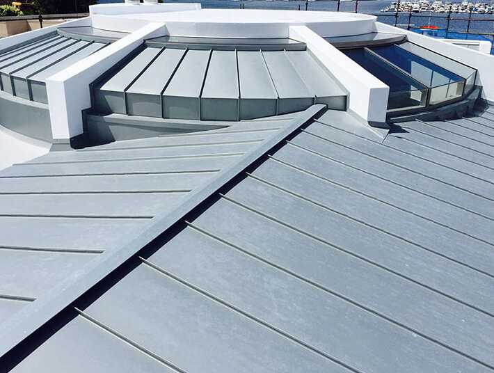 Фальцевая крыша – особенности монтажа и ремонта кровельного покрытия