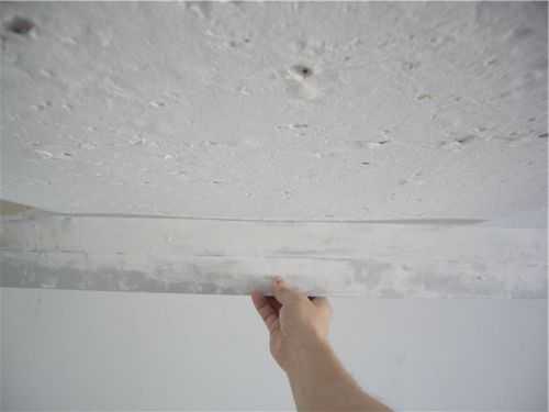 Как шпаклевать стеклохолст на потолке и под покраску, а также что такое паутинка, как правильно клеить этот материал к гипсокартону или осб, и советы мастеров