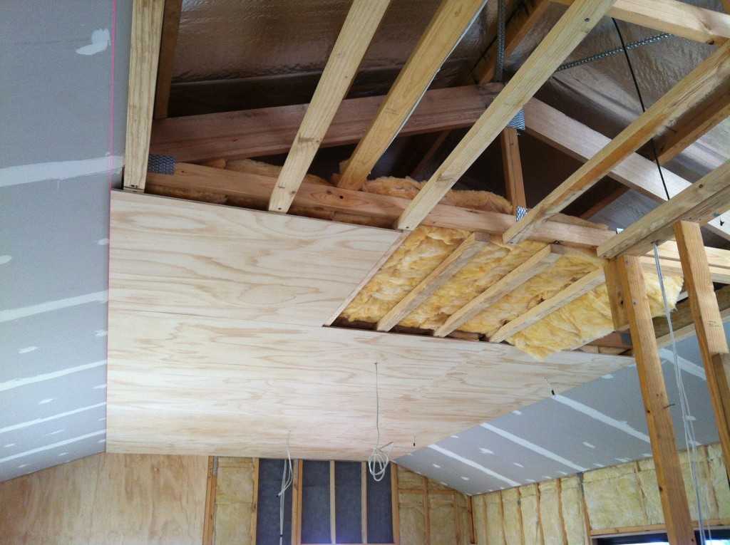 Чем подшить потолок по деревянным балкам