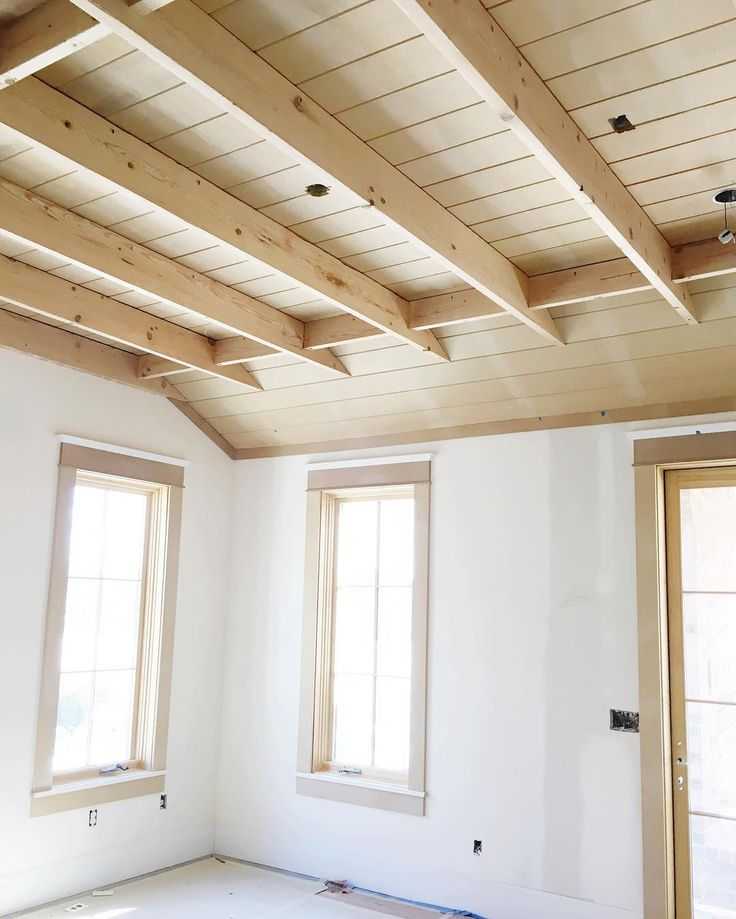 Монтаж потолка в деревянном доме своими руками