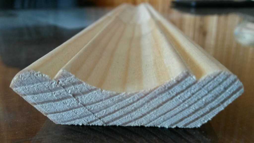 Выбор, резка и способы крепления деревянного плинтуса