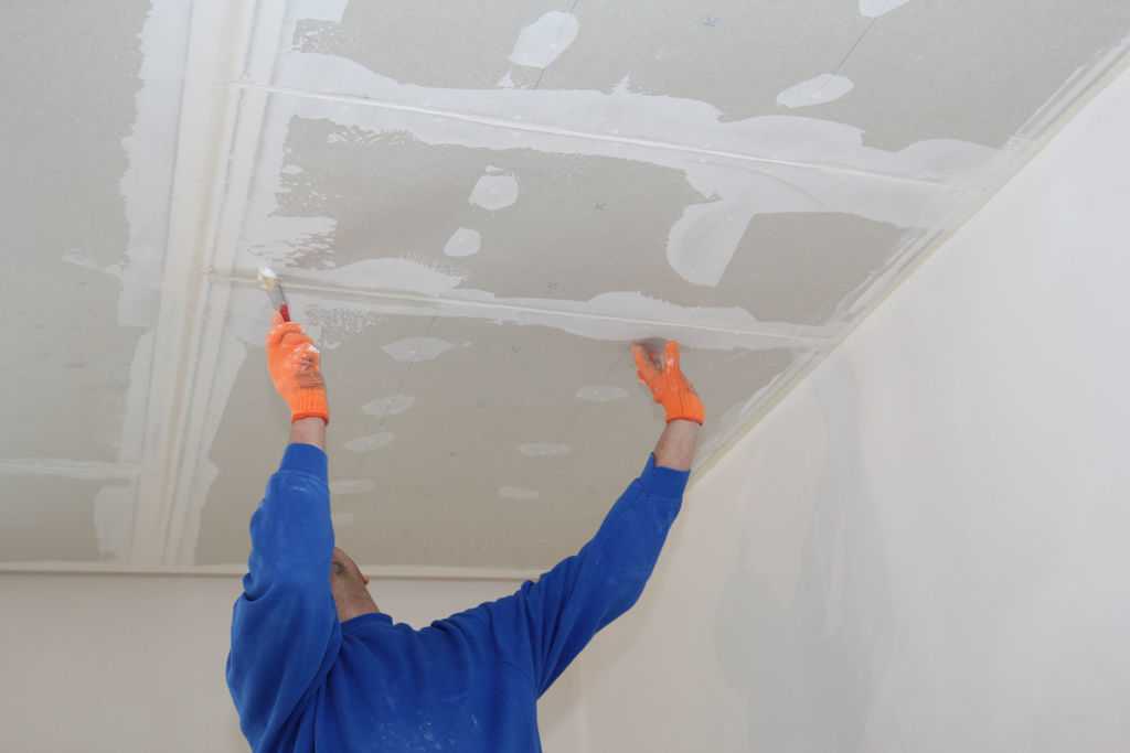 Как покрасить потолок водоэмульсионной краской без разводов: подготовка поверхности и технология окрашивания | в мире краски