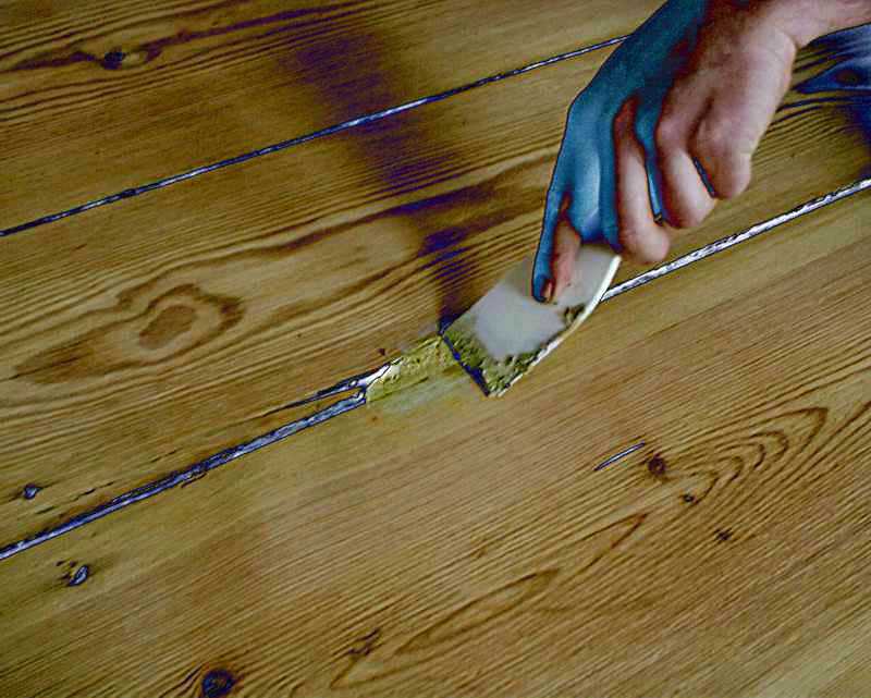 Чем заделать щели в деревянном полу: варианты | строй советы
