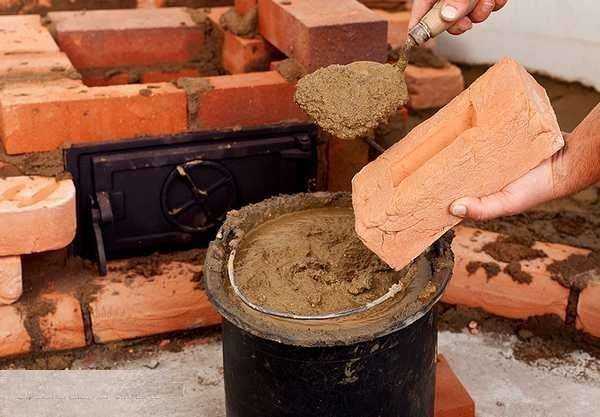 Пусть печь простоит целый век: как приготовить раствор из шамотной глины для кладки