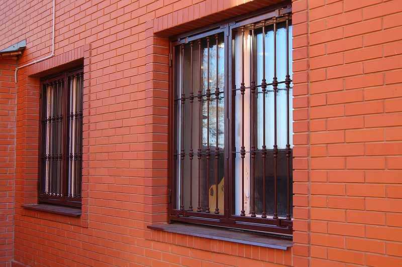 Антивандальные окна для коттеджей и квартир все более популярны Как подобрать устойчивые к взлому окна Обзор наиболее популярных способов: антивандальные стеклопакеты, фурнитура, решетки